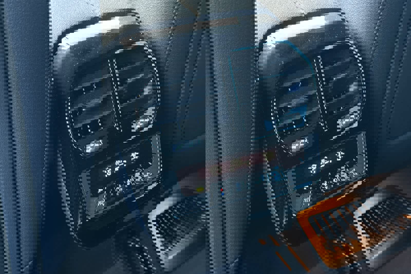 Used 2025 BMW iX xDrive50 image 14