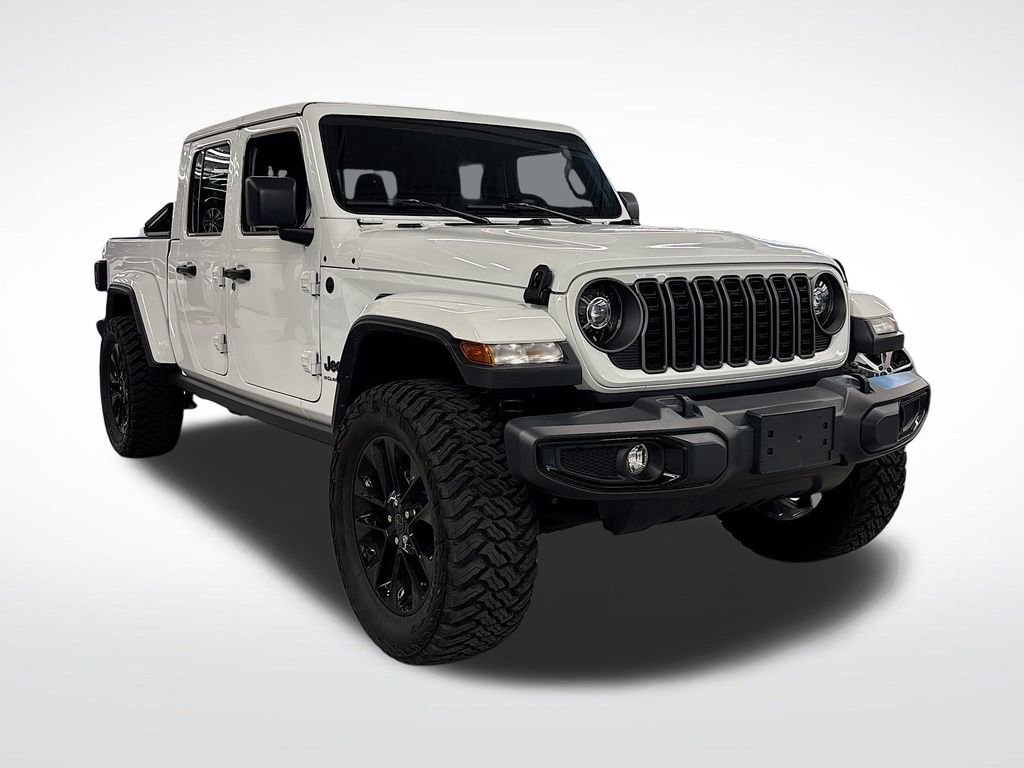 Used 2025 Jeep Gladiator Sport image 7