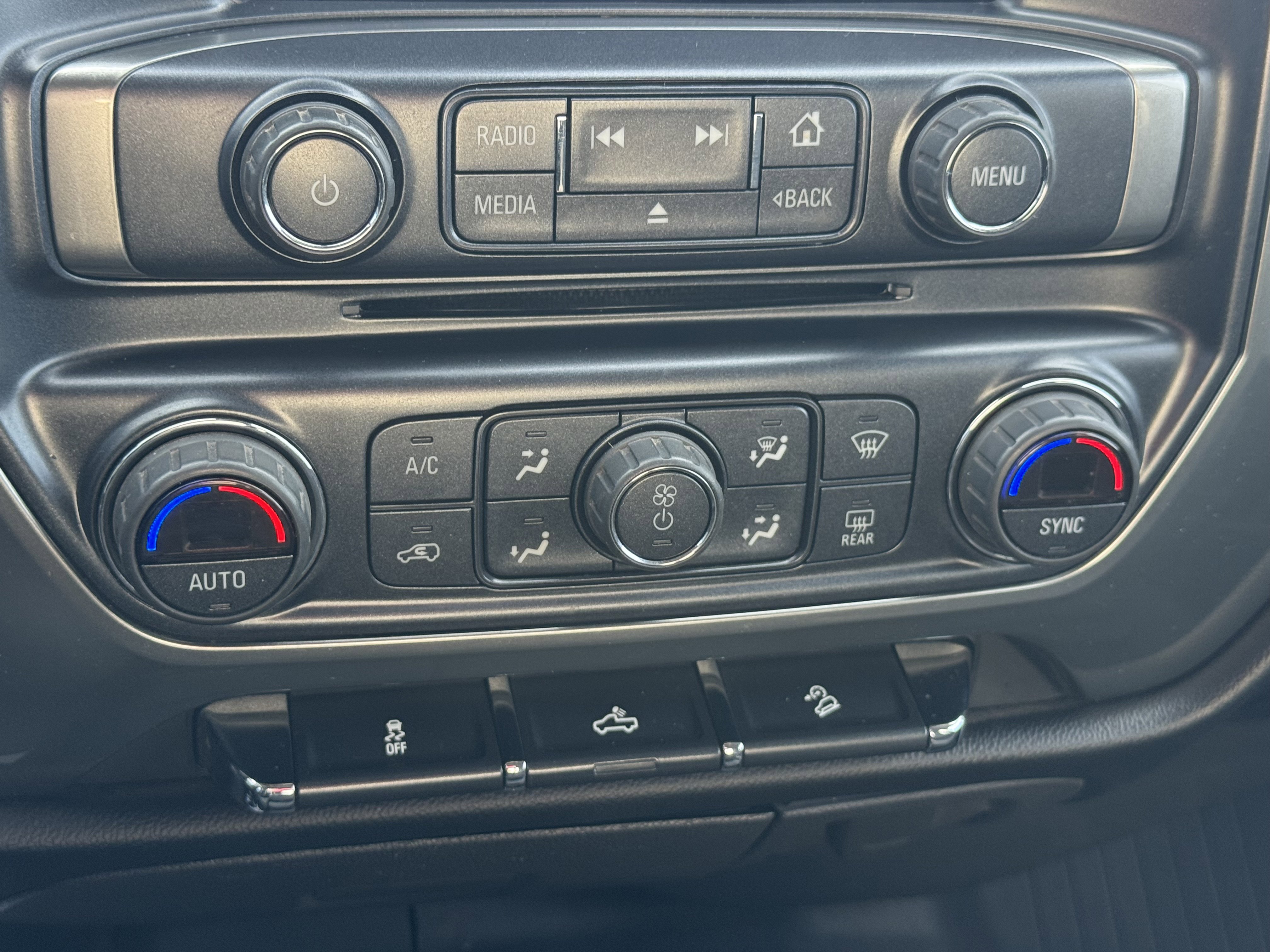 Used 2018 Chevrolet Silverado 1500 LT w/ Texas Edition image 17