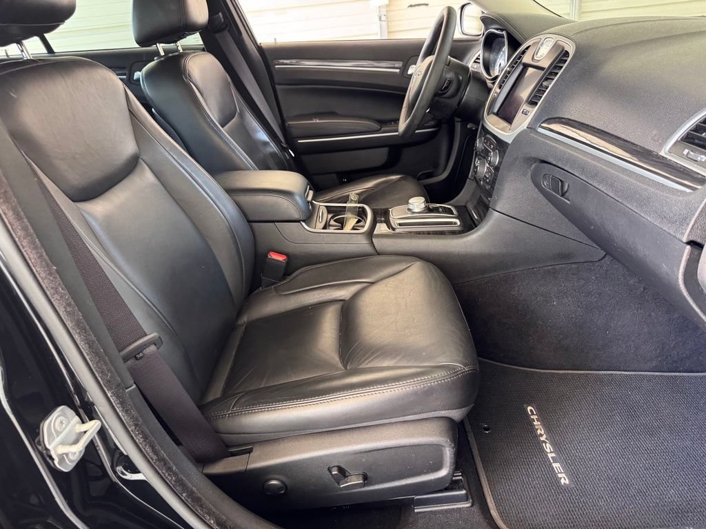 Used 2022 Chrysler 300 Touring L RWD image 17