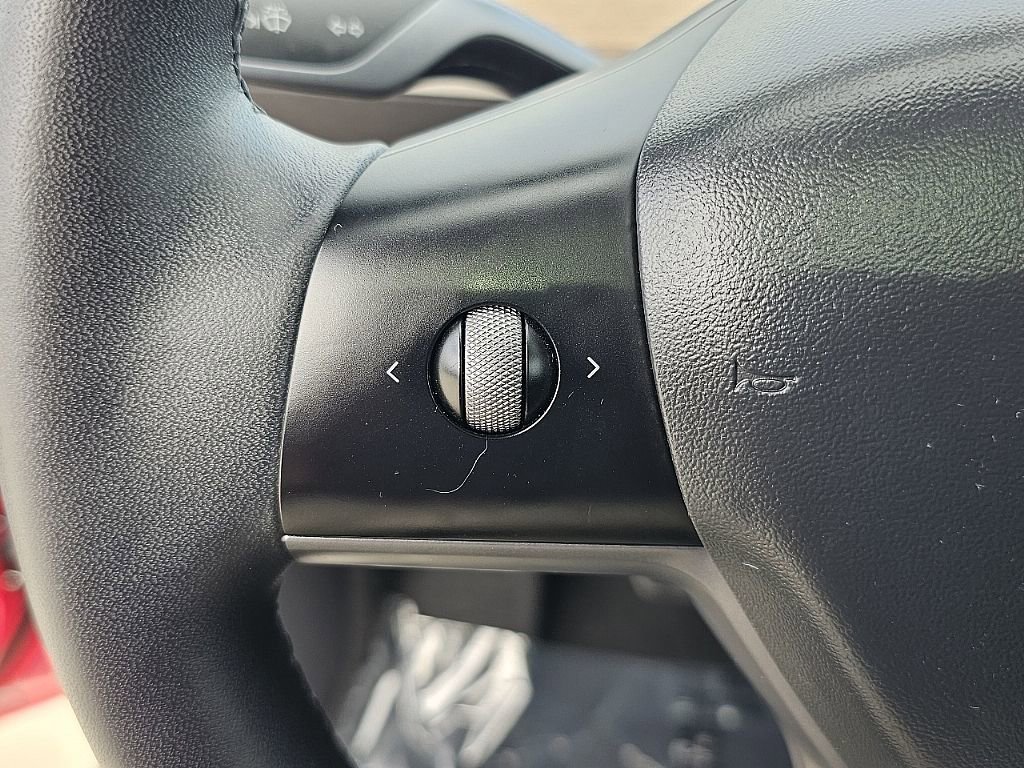 Used 2021 Tesla Model Y Long Range image 30