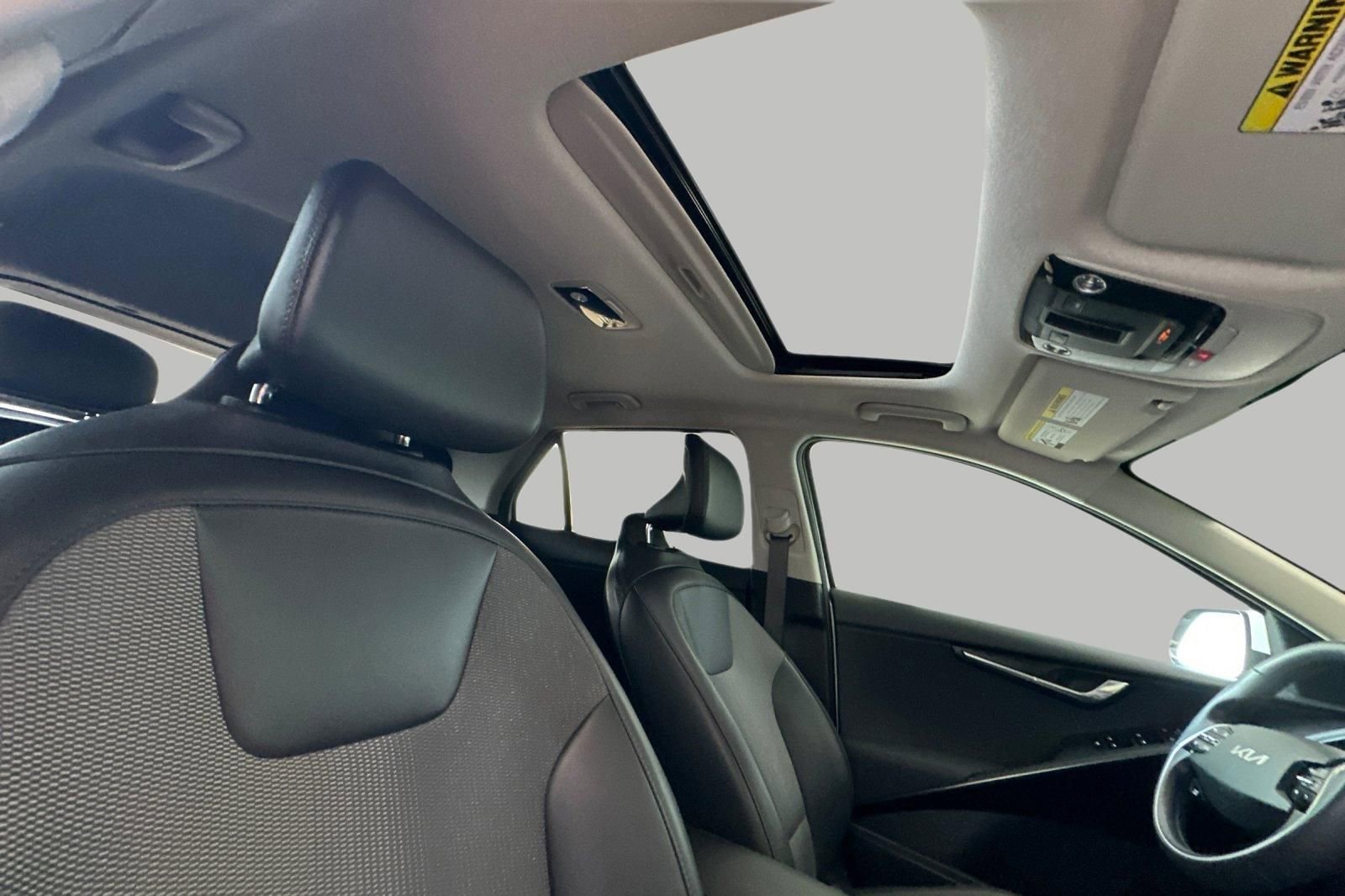 Certified 2023 Kia Niro EX Touring FWD image 18