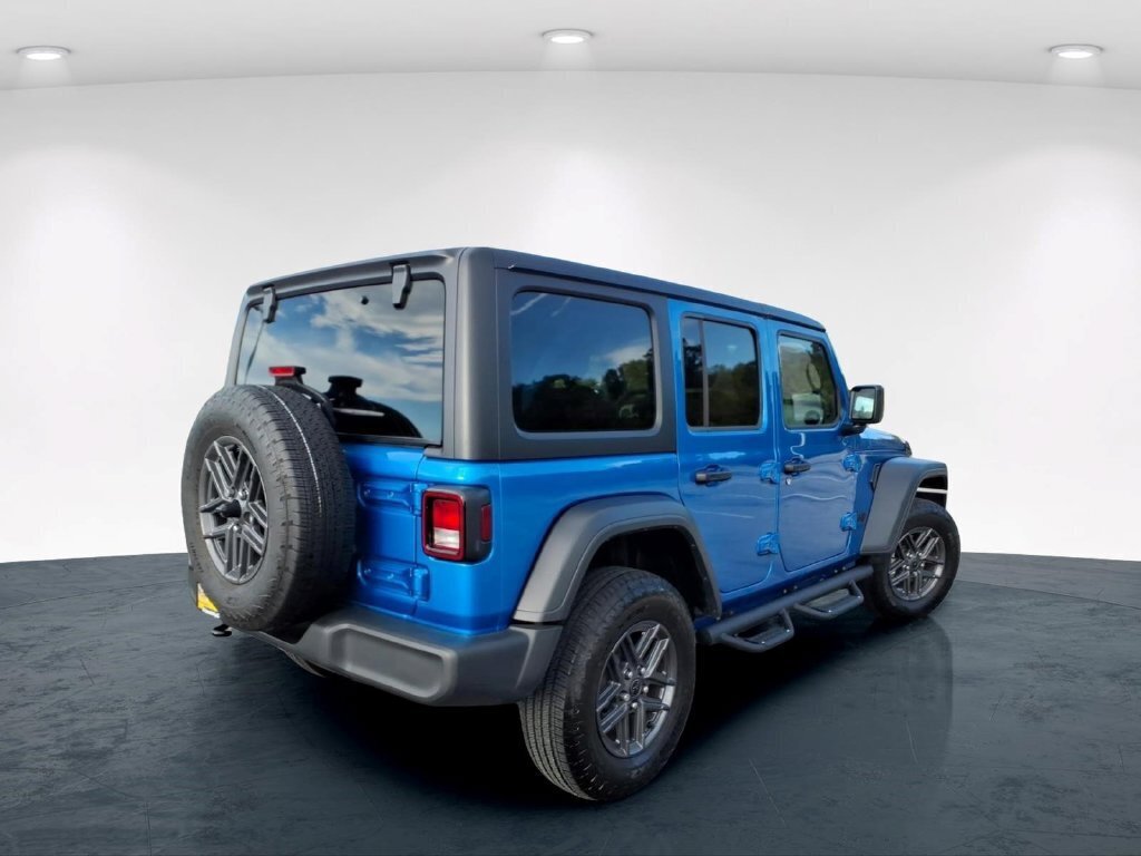 Used 2024 Jeep Wrangler Unlimited Sport AWD/4WD image 8
