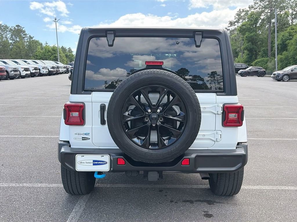 Used 2023 Jeep Wrangler Unlimited Sahara AWD/4WD image 5
