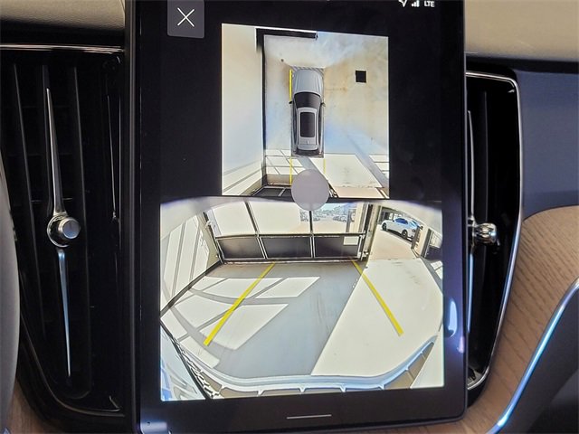 New 2026 Volvo XC60 B5 Plus w/ Protection Package Premier image 17