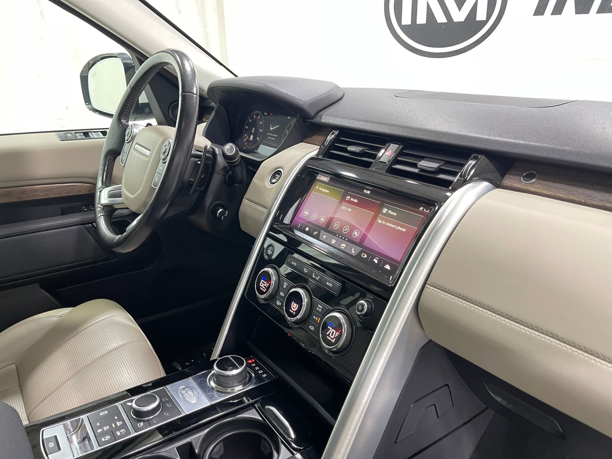 Used 2018 Land Rover Discovery HSE AWD/4WD image 20