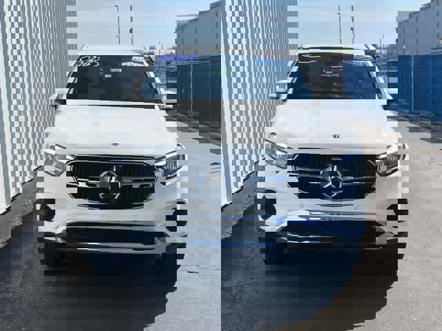 Used 2025 Mercedes-Benz GLC 350e 4MATIC image 2