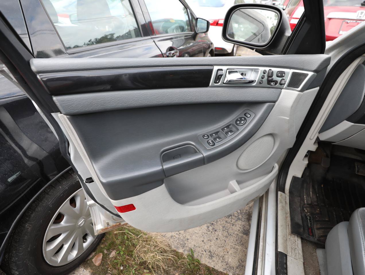 Used 2008 Chrysler Pacifica Touring FWD image 15
