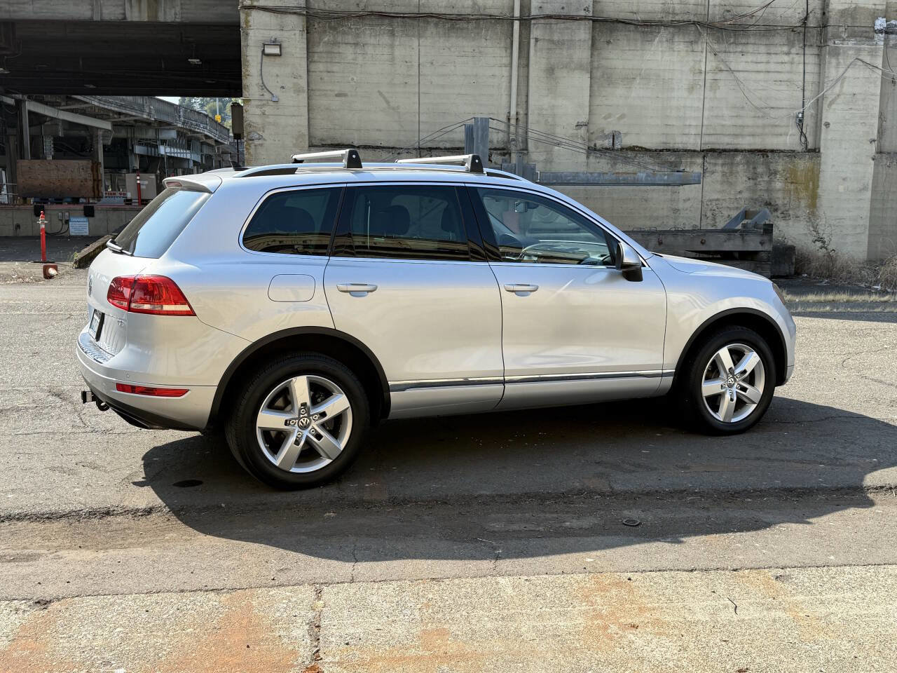Used 2012 Volkswagen Touareg Sport image 66