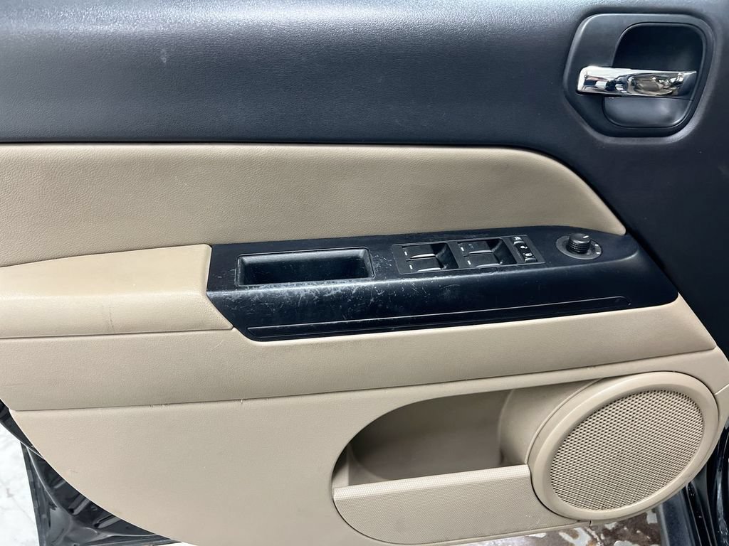 Used 2015 Jeep Patriot High Altitude AWD/4WD image 19
