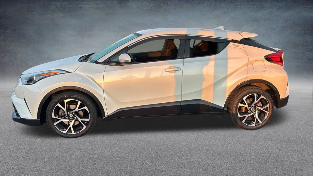 Used 2018 Toyota C-HR XLE FWD image 3