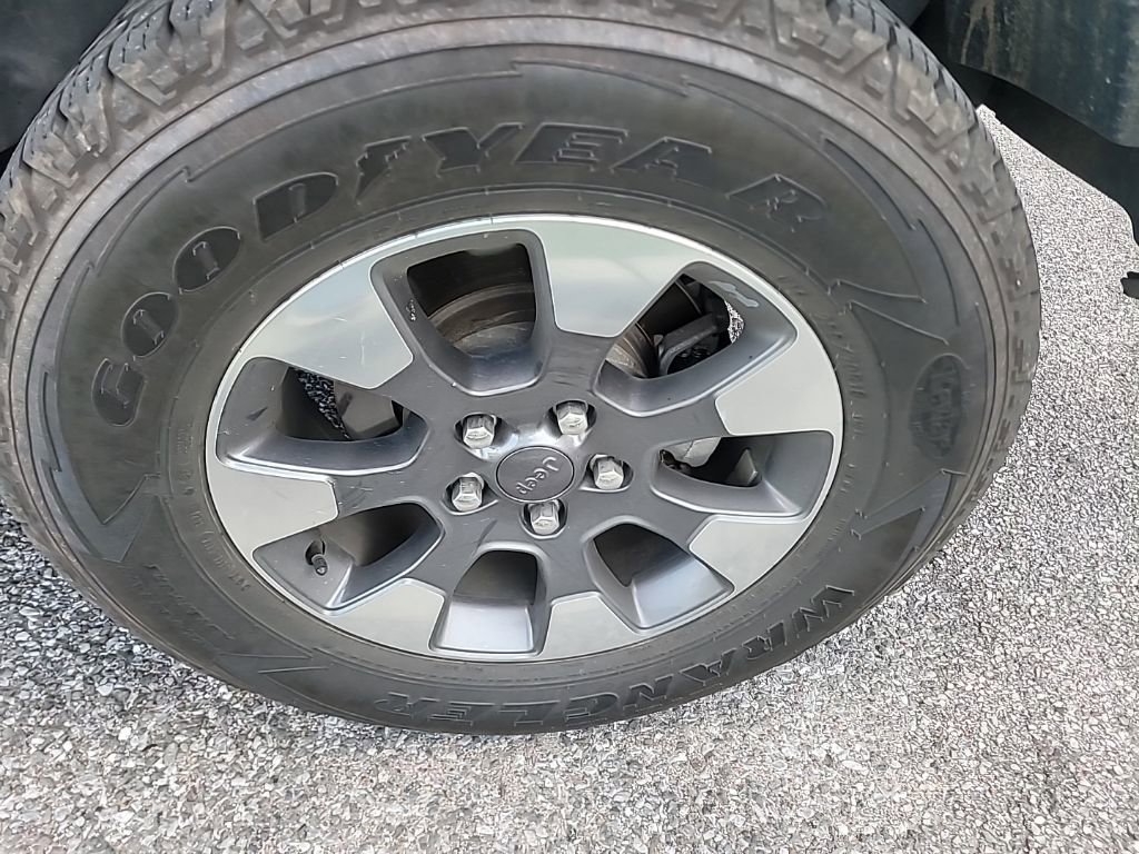 Used 2018 Jeep Wrangler Unlimited Sahara AWD/4WD image 11