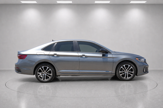 Used 2024 Volkswagen Jetta Sport FWD image 2