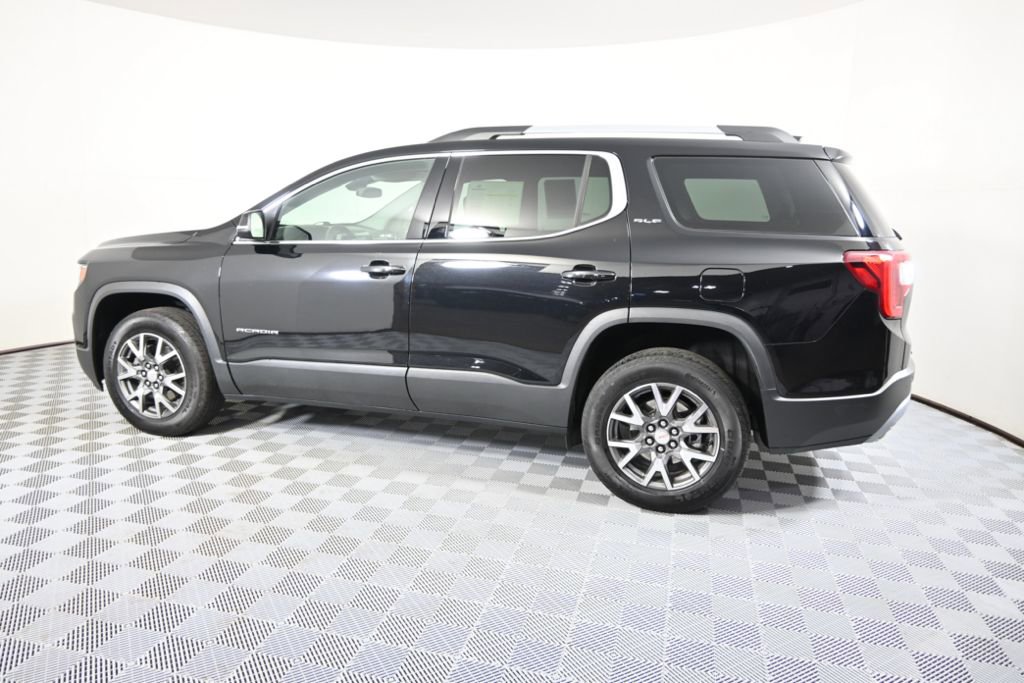 Used 2023 GMC Acadia SLE w/ Driver Convenience Package image 3