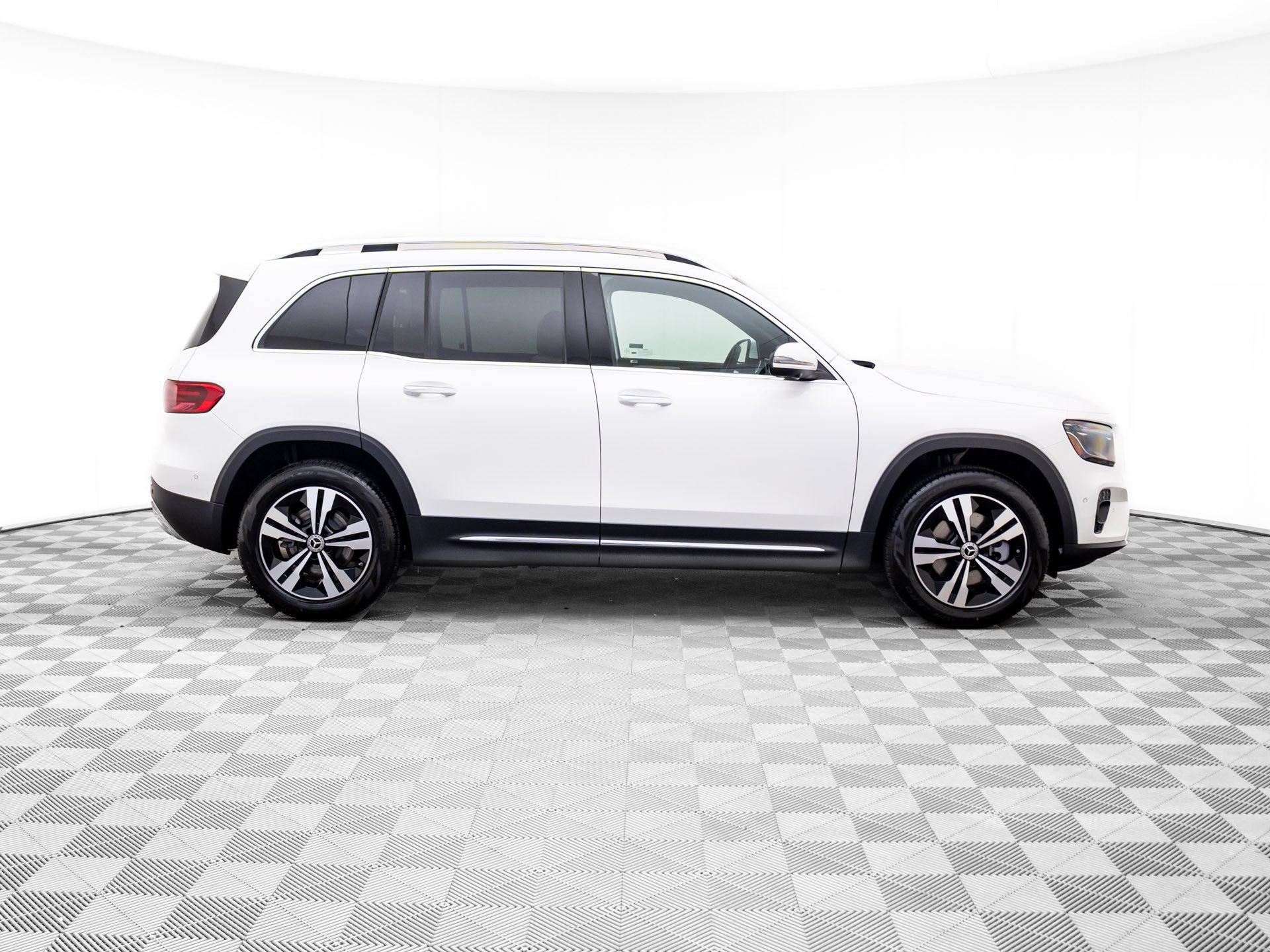 New 2026 Mercedes-Benz GLB 250 4MATIC image 6