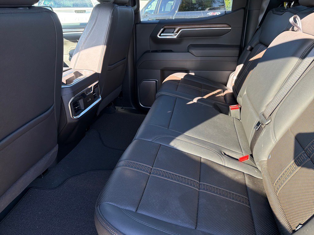 Used 2025 Chevrolet Silverado 1500 High Country w/ Technology Package image 19