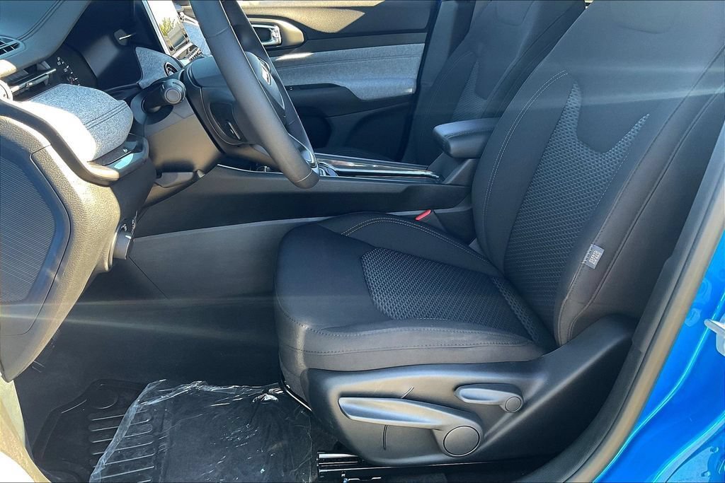 New 2025 Jeep Compass Sport AWD/4WD image 9