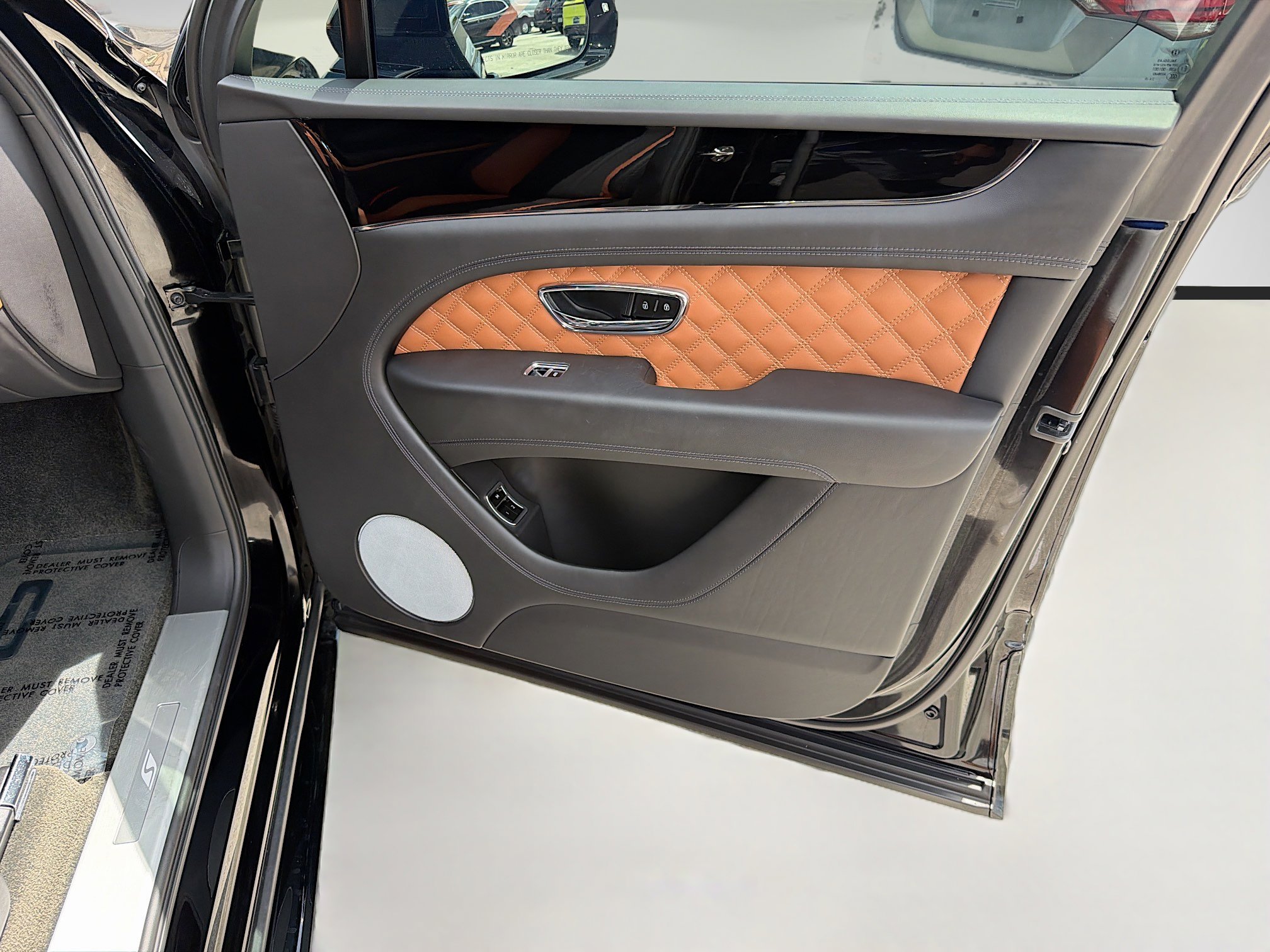 Used 2022 Bentley Bentayga AWD/4WD image 32