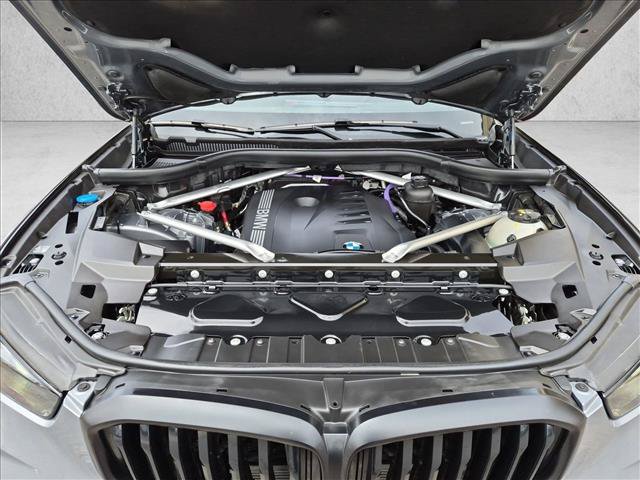 Used 2024 BMW X5 xDrive40i w/ M Sport Package AWD/4WD image 25