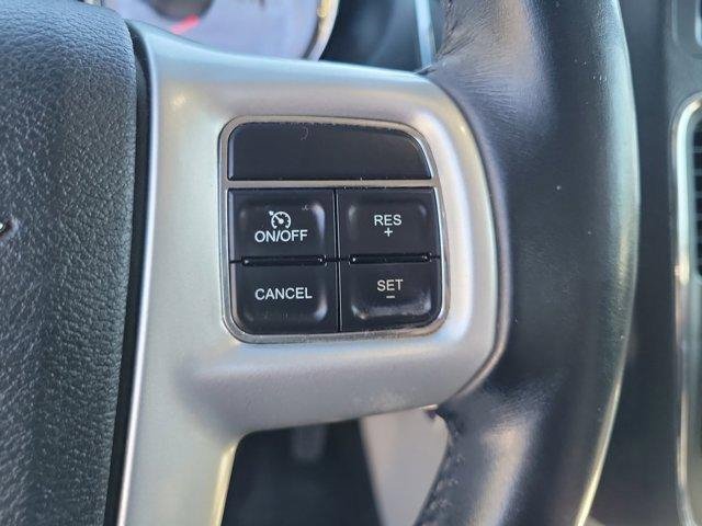 Used 2014 Chrysler Town & Country Touring image 24