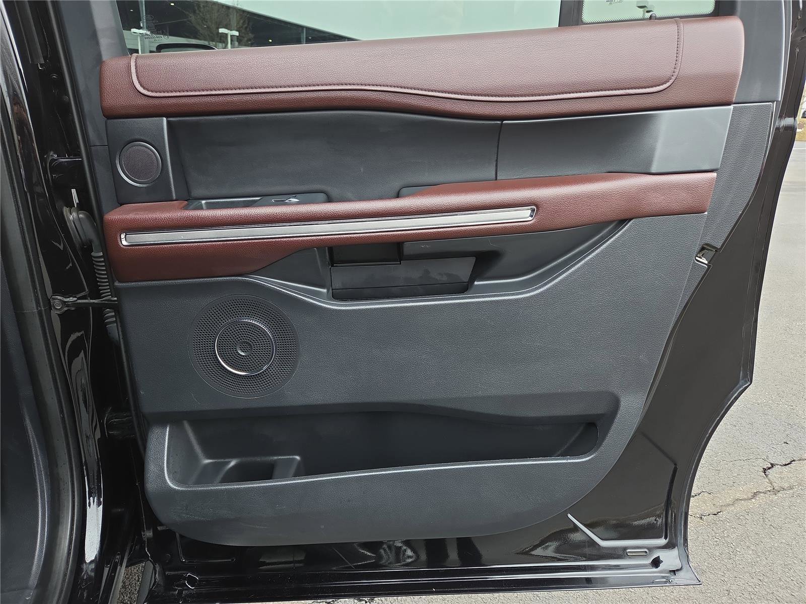 Used 2023 Ford Expedition Max Limited image 33