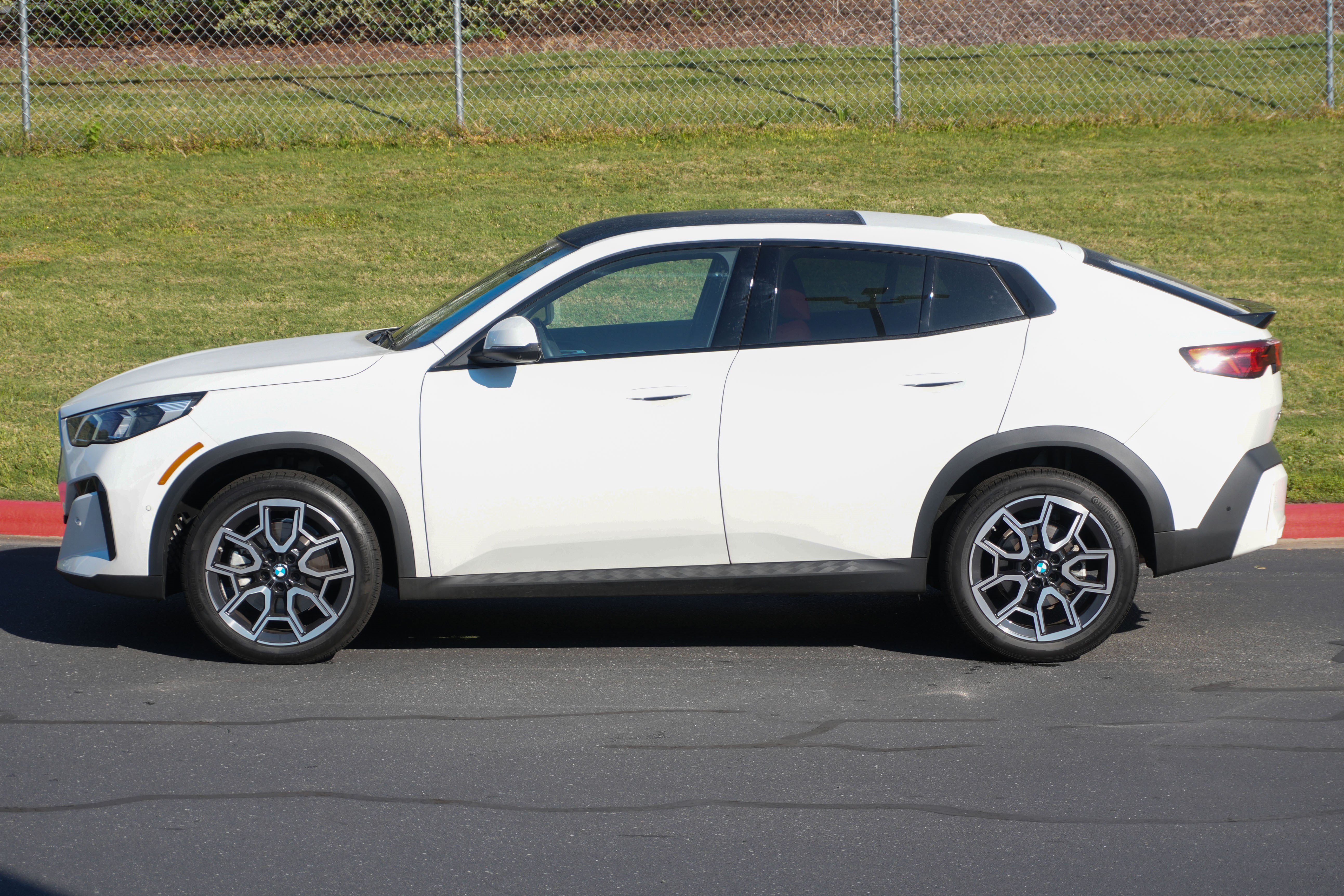 Certified 2025 BMW X2 xDrive28i AWD/4WD image 6