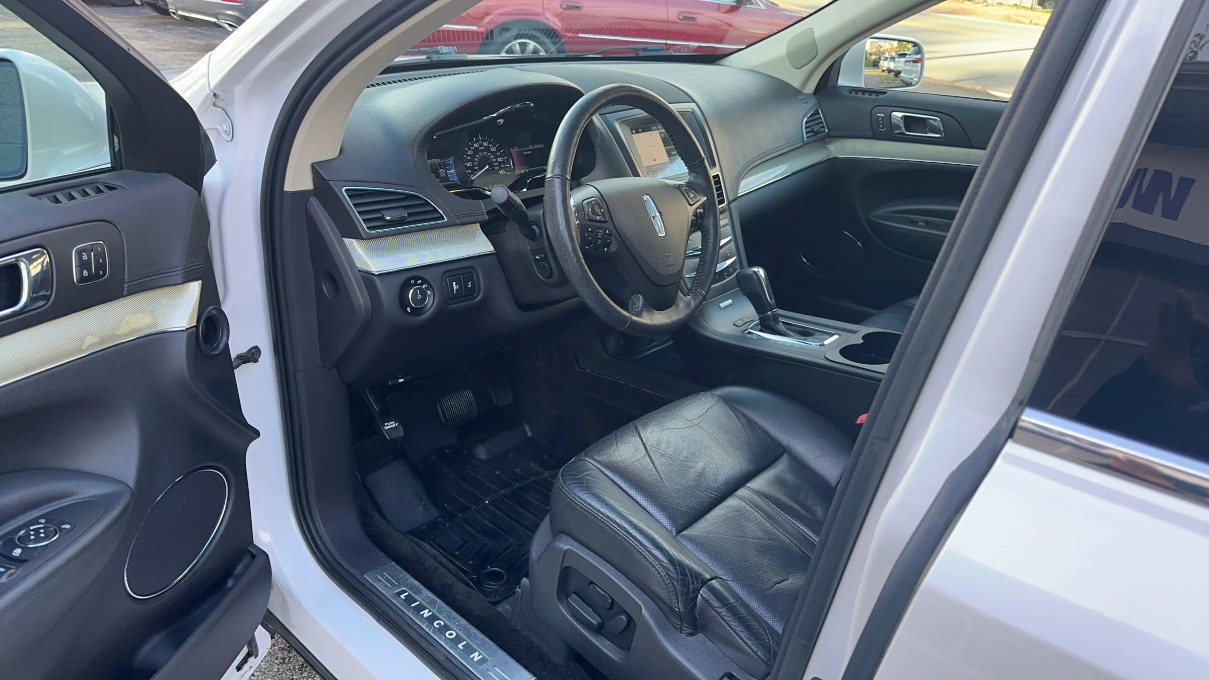 Used 2018 Lincoln MKT AWD w/ Technology Package image 12