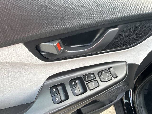 Used 2023 Hyundai Kona SEL AWD/4WD image 24