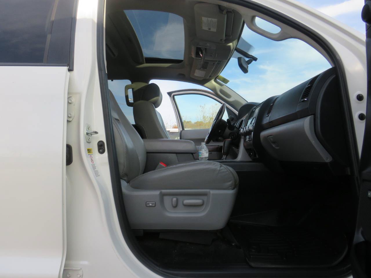 Used 2015 Toyota Sequoia Platinum AWD/4WD image 34