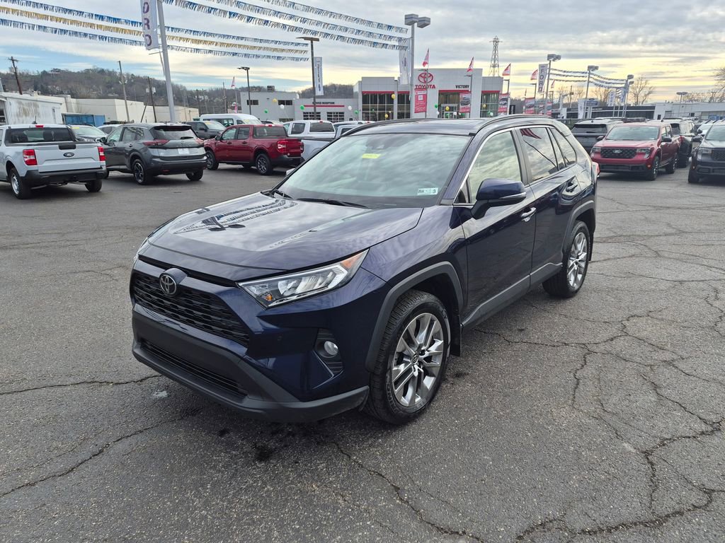 Used 2021 Toyota RAV4 XLE Premium image 7