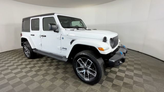 Used 2024 Jeep Wrangler Unlimited w/ Convenience Group AWD/4WD image 2
