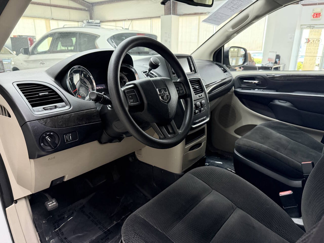 Used 2018 Dodge Grand Caravan SE FWD image 25