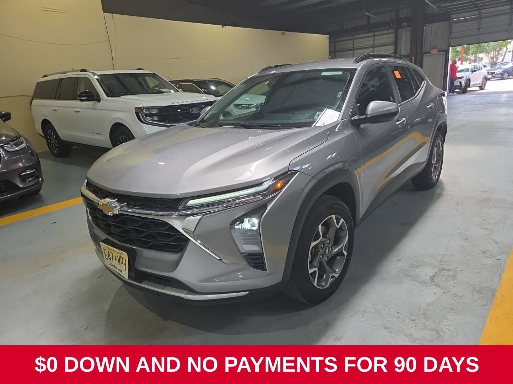 Used 2025 Chevrolet Trax LT w/ LT Convenience Package FWD image 1