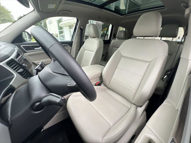 Used 2022 Volkswagen Atlas SE w/ Panoramic Sunroof Package image 11