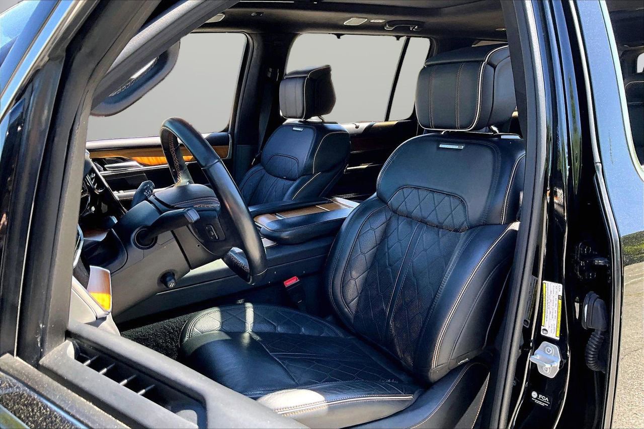 Certified 2022 Jeep Grand Wagoneer Series III AWD/4WD image 22
