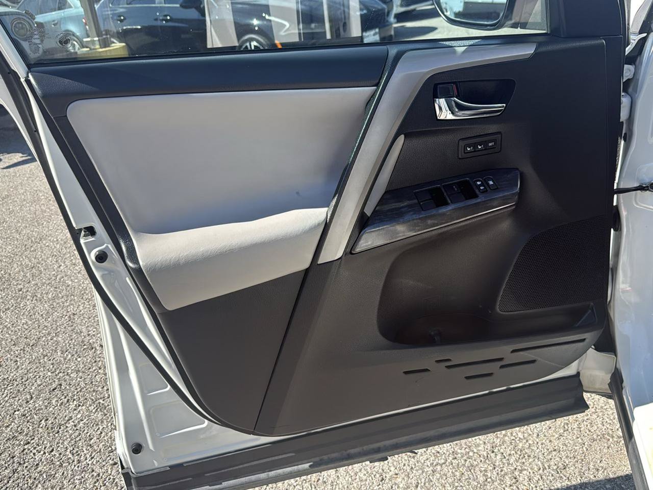 Used 2018 Toyota RAV4 Platinum FWD image 12