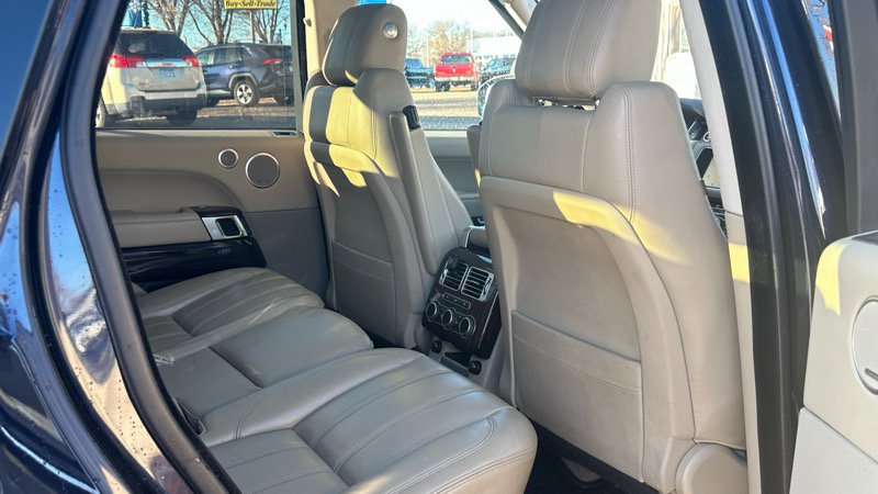 Used 2017 Land Rover Range Rover HSE image 18
