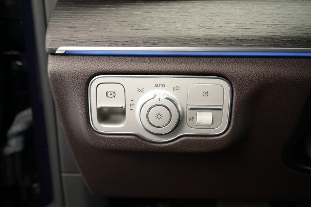 Used 2021 Mercedes-Benz GLS 450 4MATIC image 36