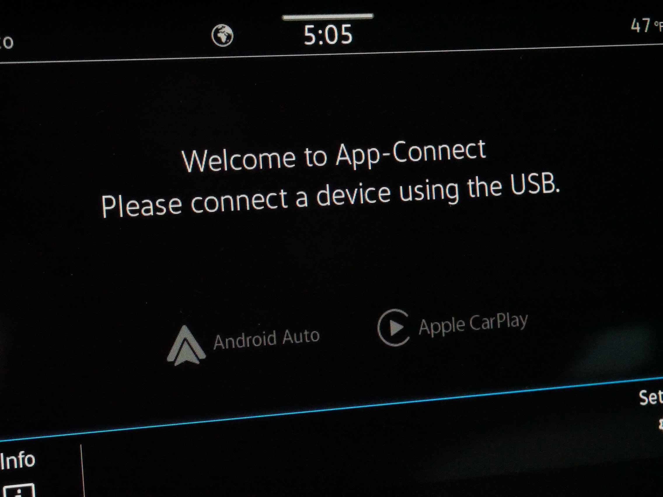 Certified 2024 Volkswagen Taos SEL image 31