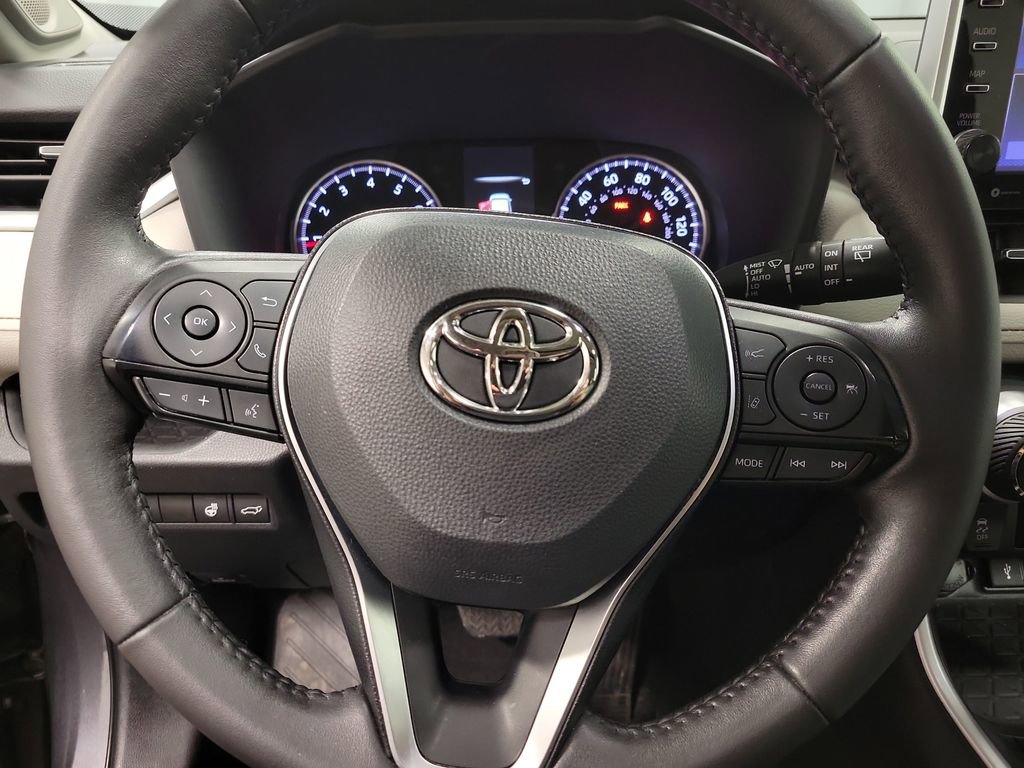 Used 2022 Toyota RAV4 XLE Premium AWD/4WD image 20