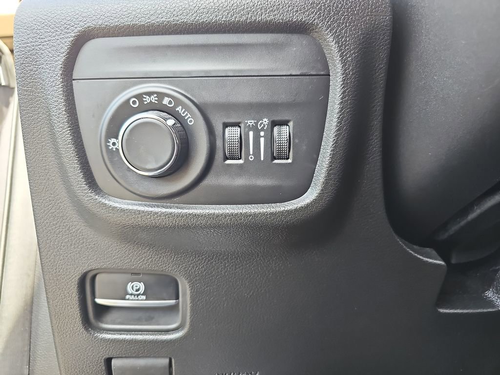 Certified 2023 Jeep Grand Cherokee L Laredo AWD/4WD image 28