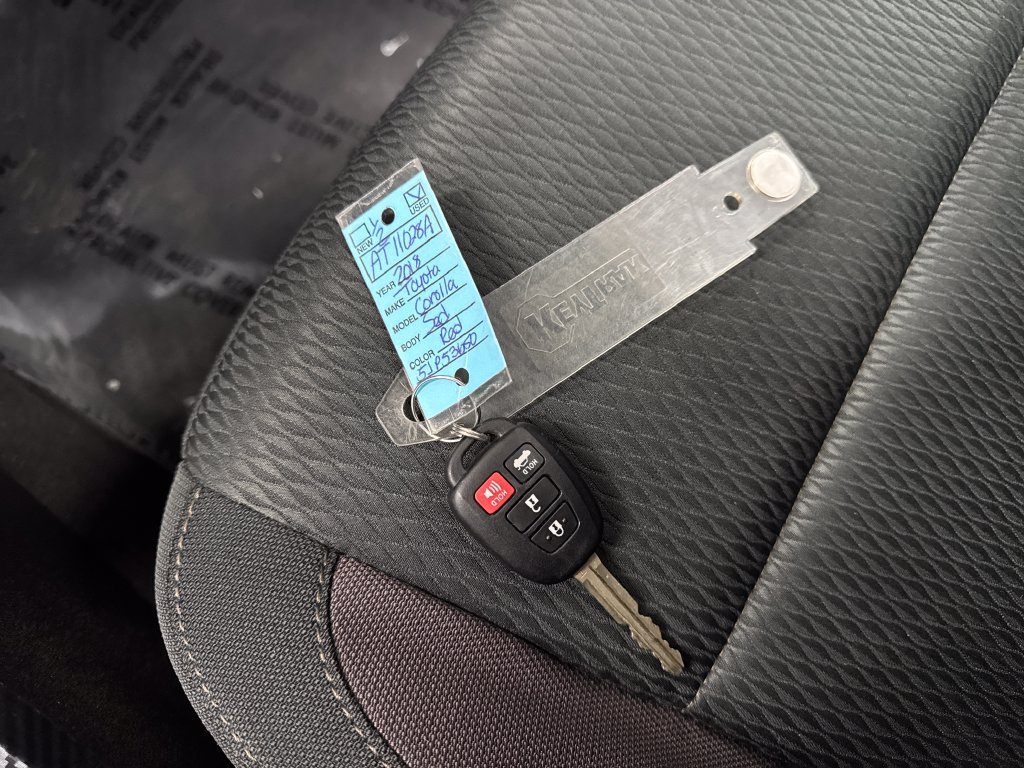 Used 2018 Toyota Corolla LE FWD image 31