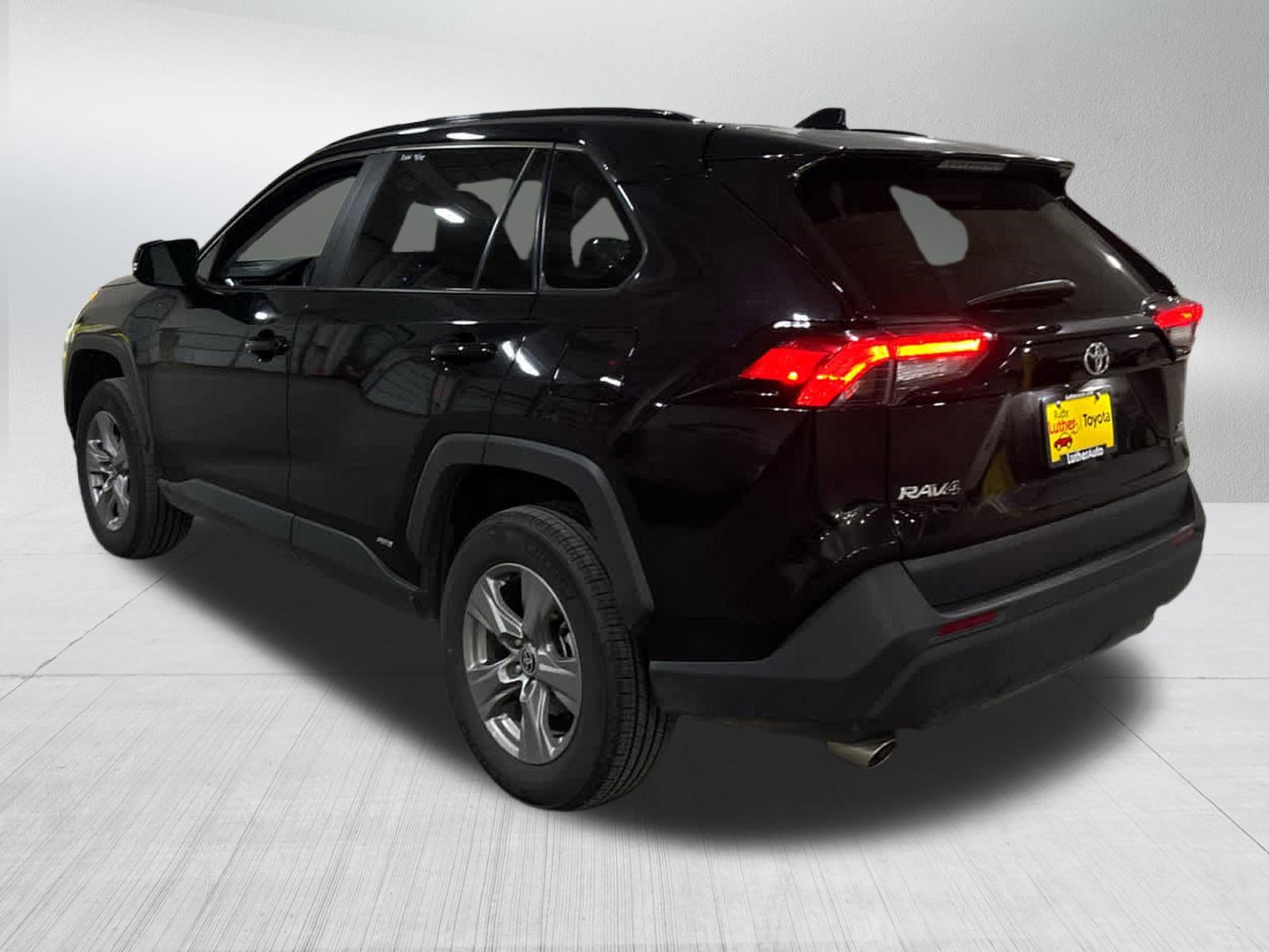 Used 2025 Toyota RAV4 XLE AWD/4WD image 4