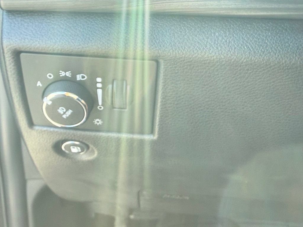 Used 2021 Jeep Grand Cherokee Laredo RWD image 20