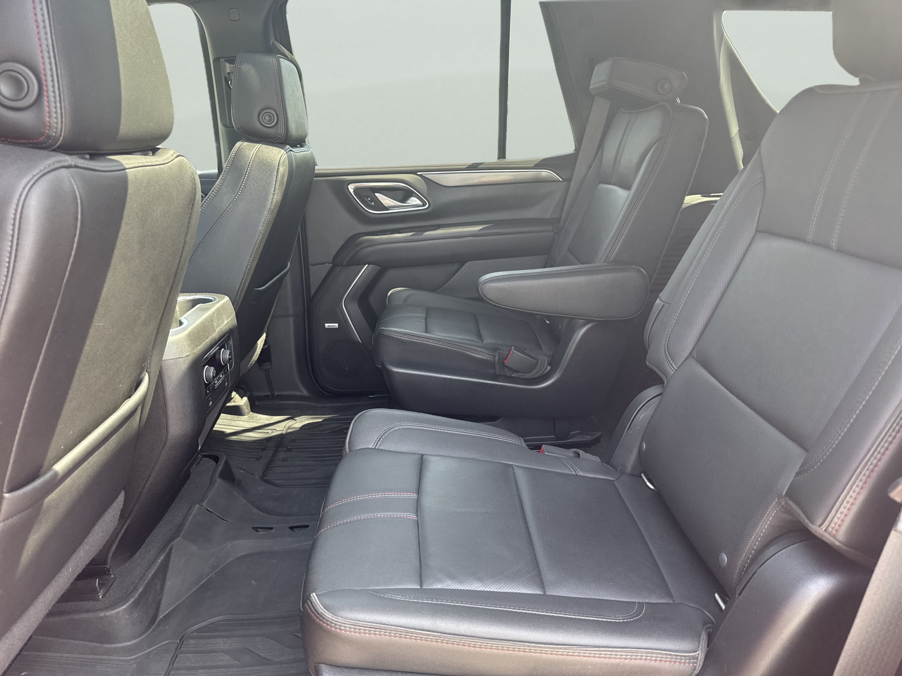 Used 2022 Chevrolet Tahoe RST w/ Luxury Package AWD/4WD image 19