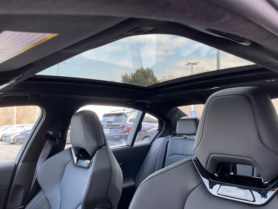 Used 2026 BMW M5 w/ Executive Package image 21