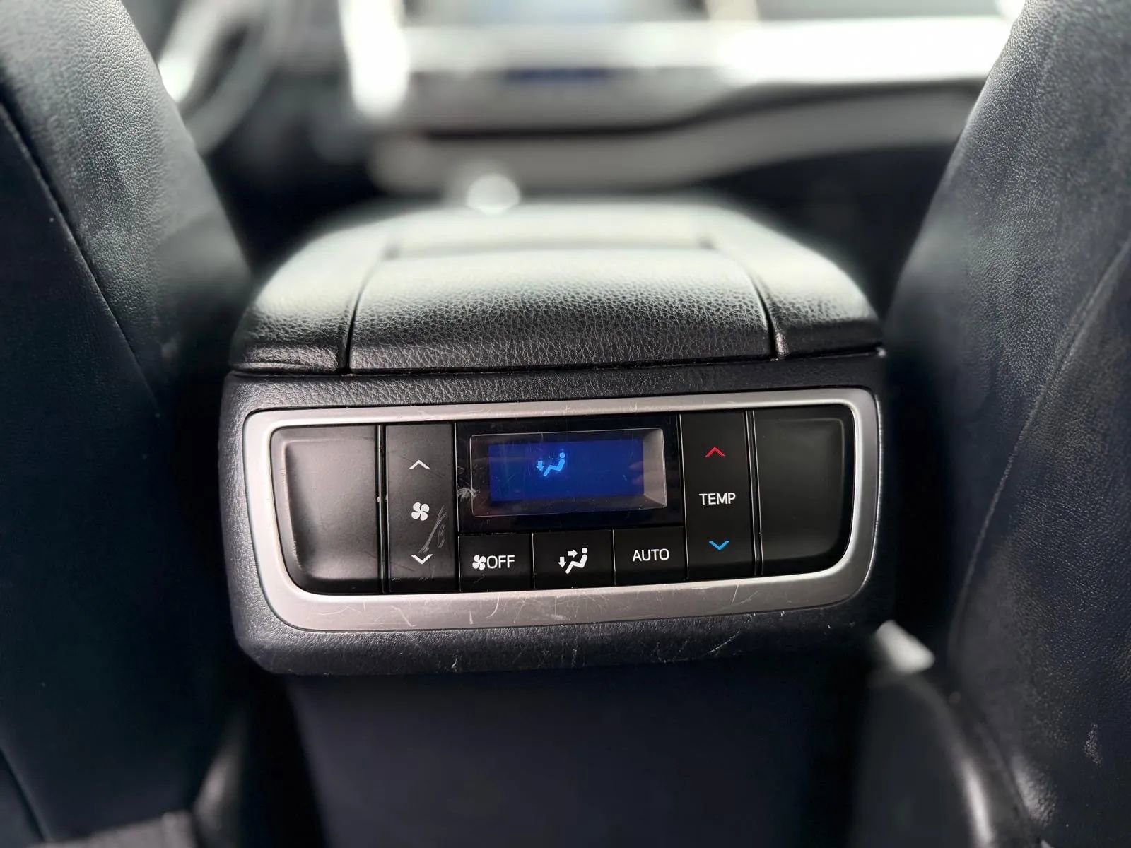 Used 2015 Toyota Highlander XLE image 28