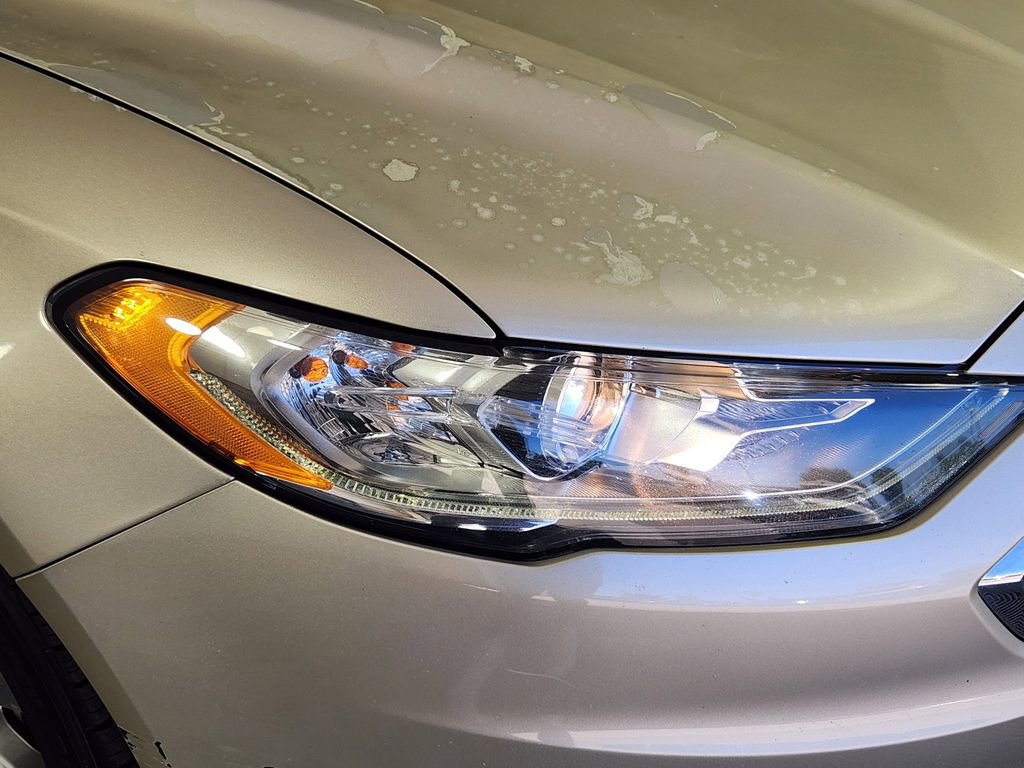 Used 2017 Ford Fusion SE FWD image 10