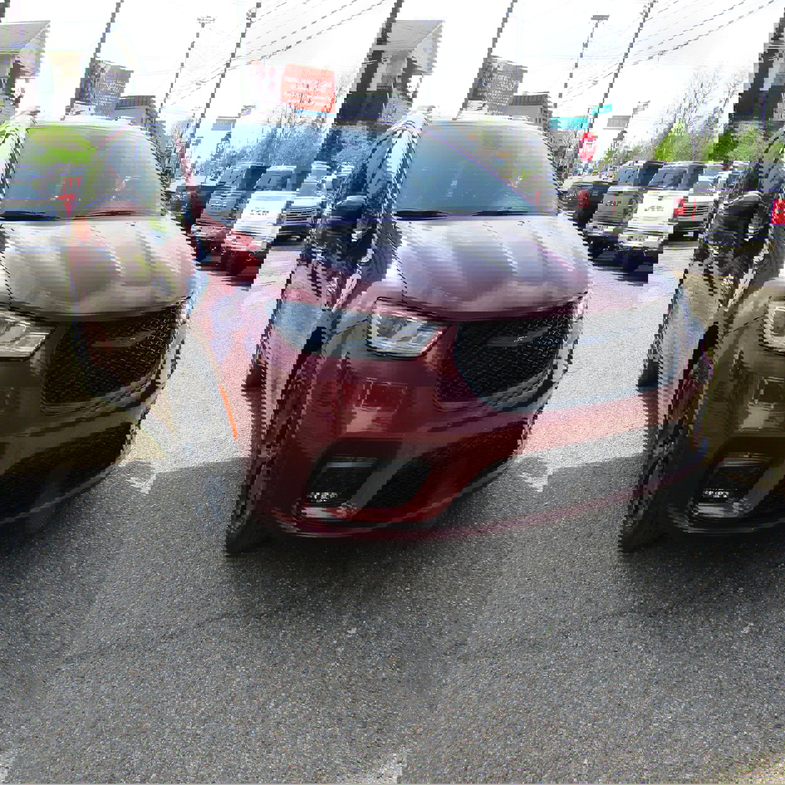 Used 2023 Chrysler Pacifica Touring-L w/ S Appearance Package image 2