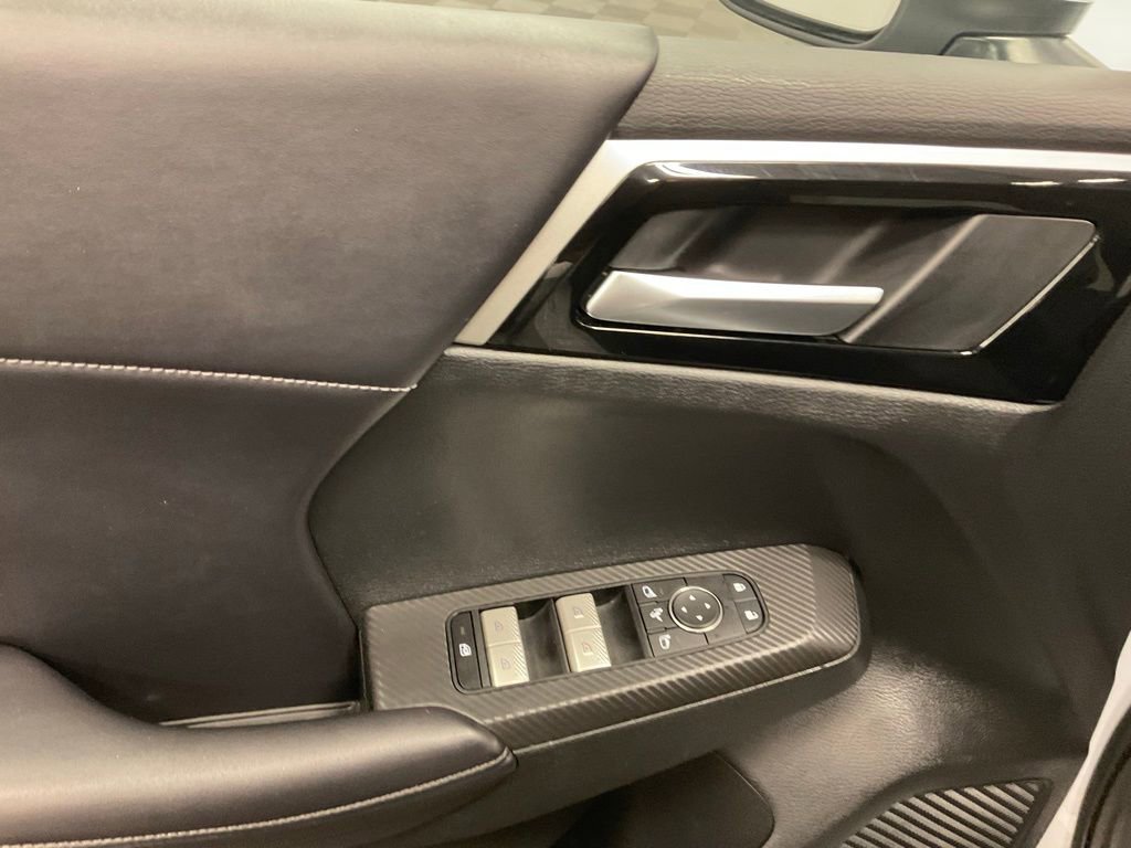 Used 2024 Mitsubishi Outlander SE image 15